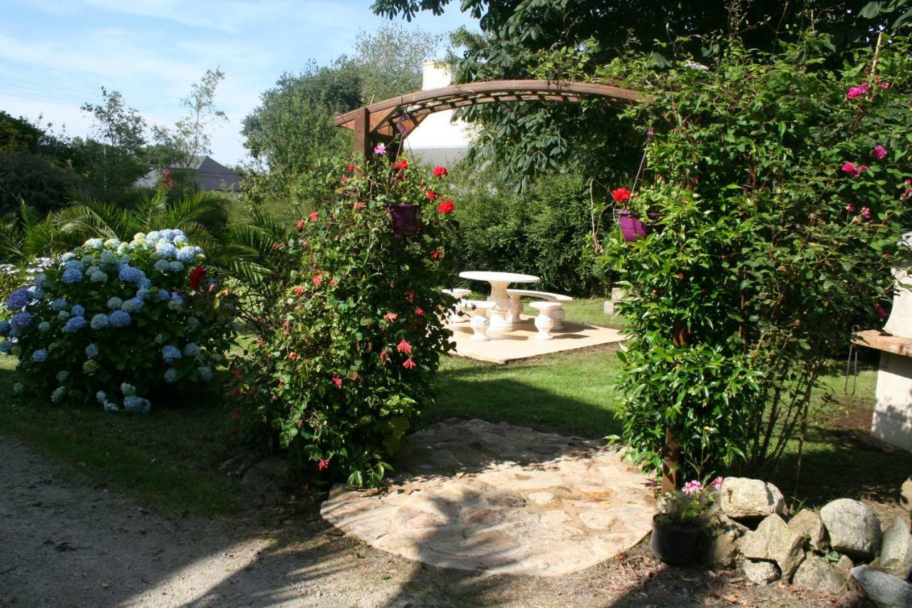 Chez Renee Et Raynal B&B Plounévez-Lochrist Εξωτερικό φωτογραφία